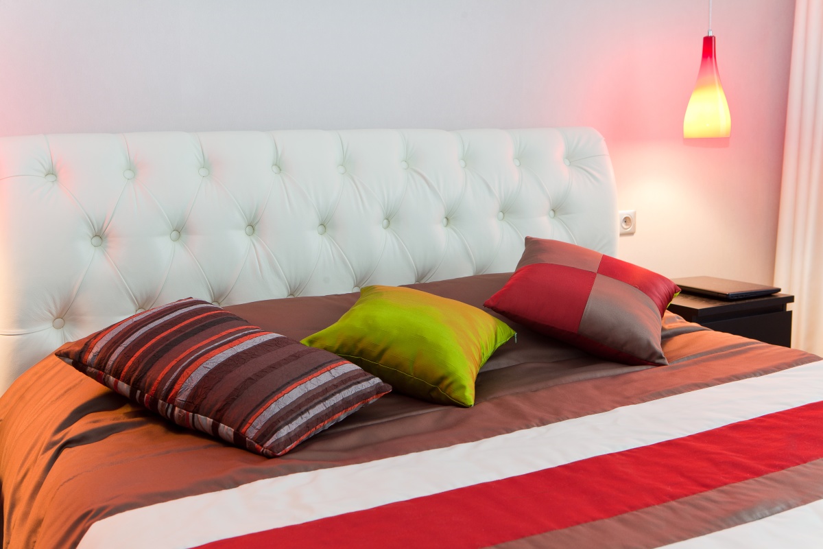 Пошив чехла на подушку с наполнением - изображение 1 - заказать онлайн в салоне штор Benone в Ликино-Дулево
